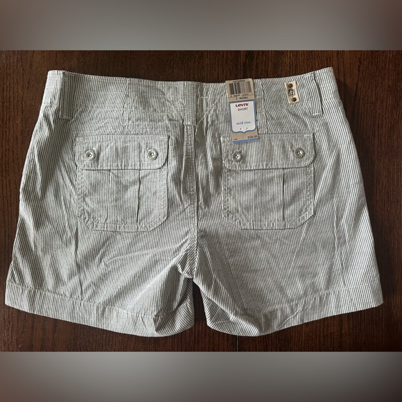 Blue and white striped women’s shorts Levi’s size 6 - Picture 3 of 3